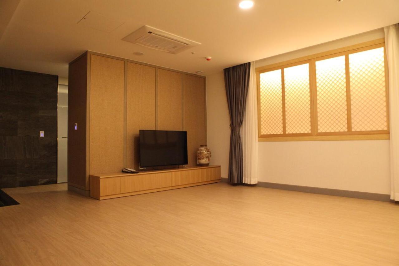 โรงแรมทงบัง จินจู ภายนอก รูปภาพ