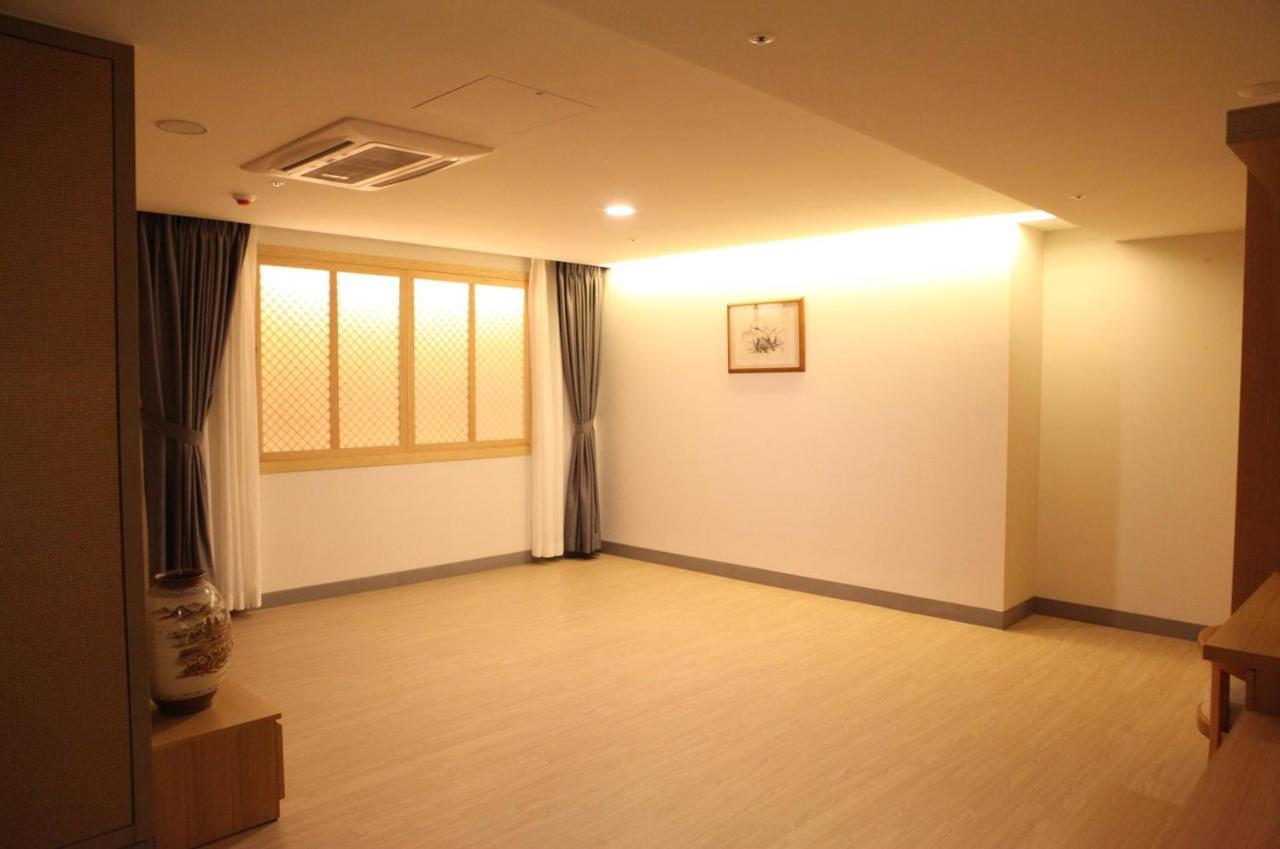 โรงแรมทงบัง จินจู ภายนอก รูปภาพ